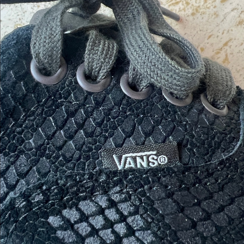Vans Black Animal Era Embossed Platform Trainers Womens 8, men’s 6.5 - Picture 11 of 11